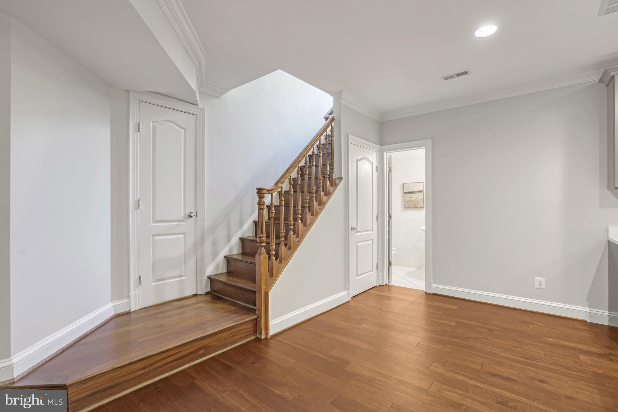 WOODSIDE ESTATES - Residential