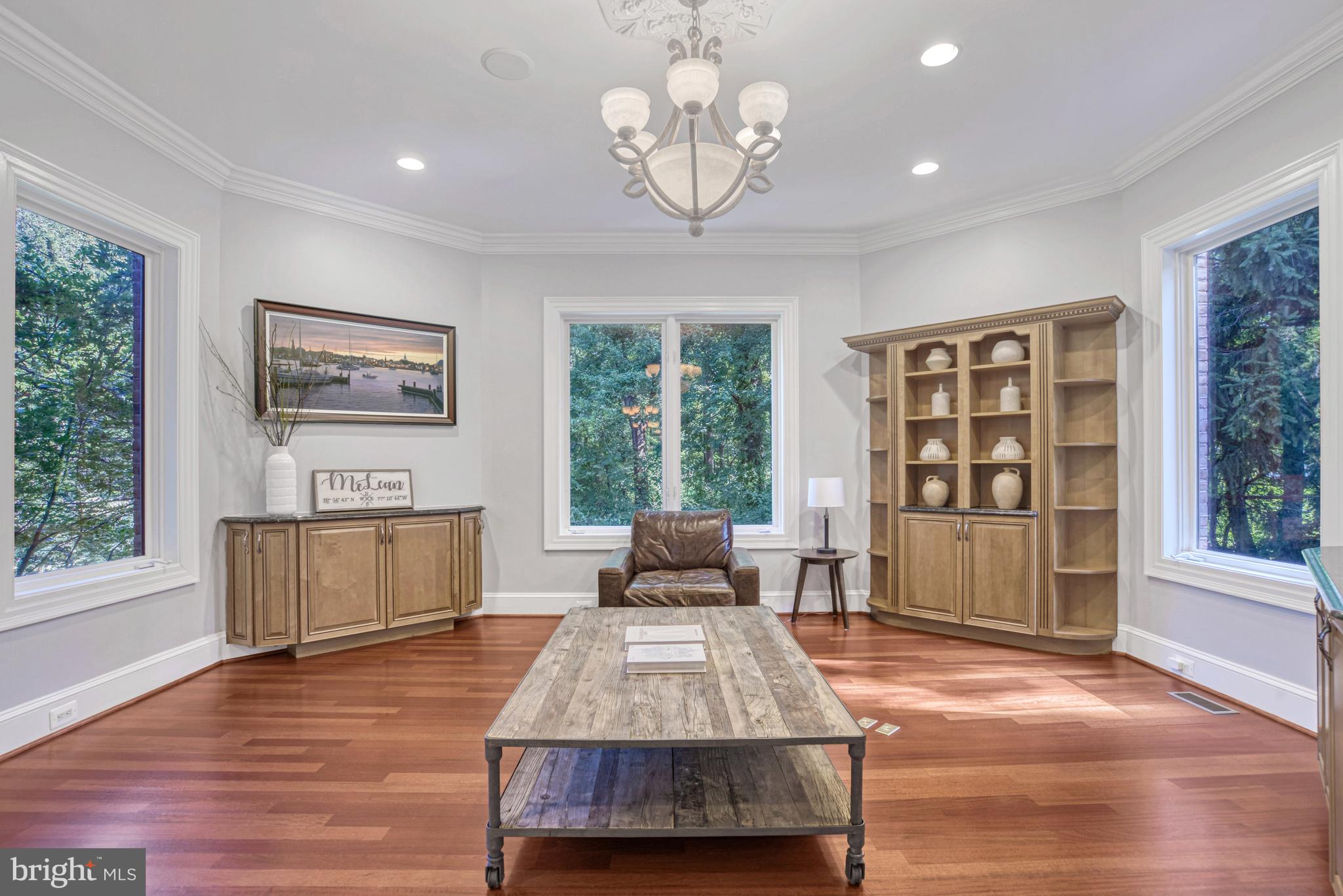 WOODSIDE ESTATES - Residential