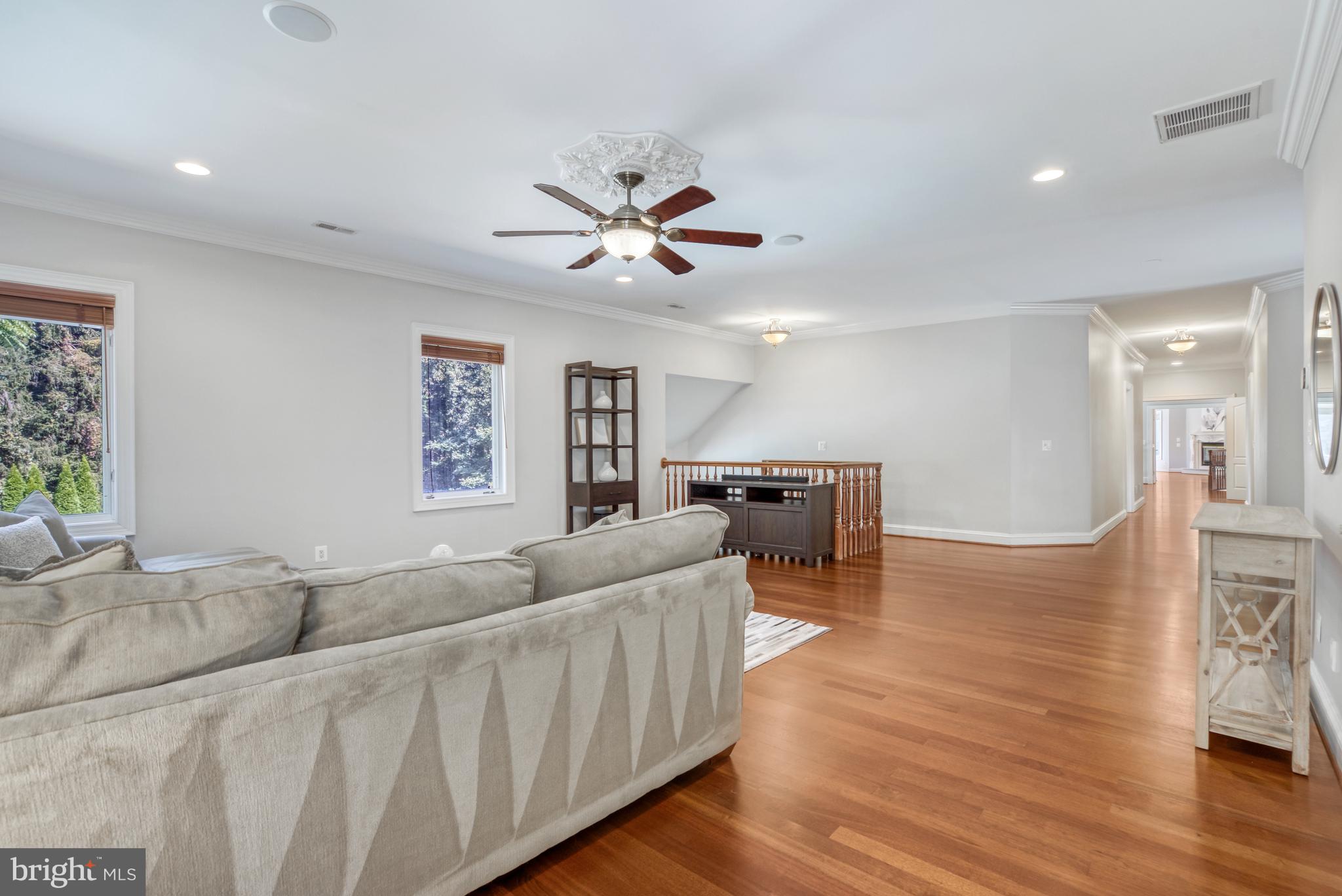 WOODSIDE ESTATES - Residential