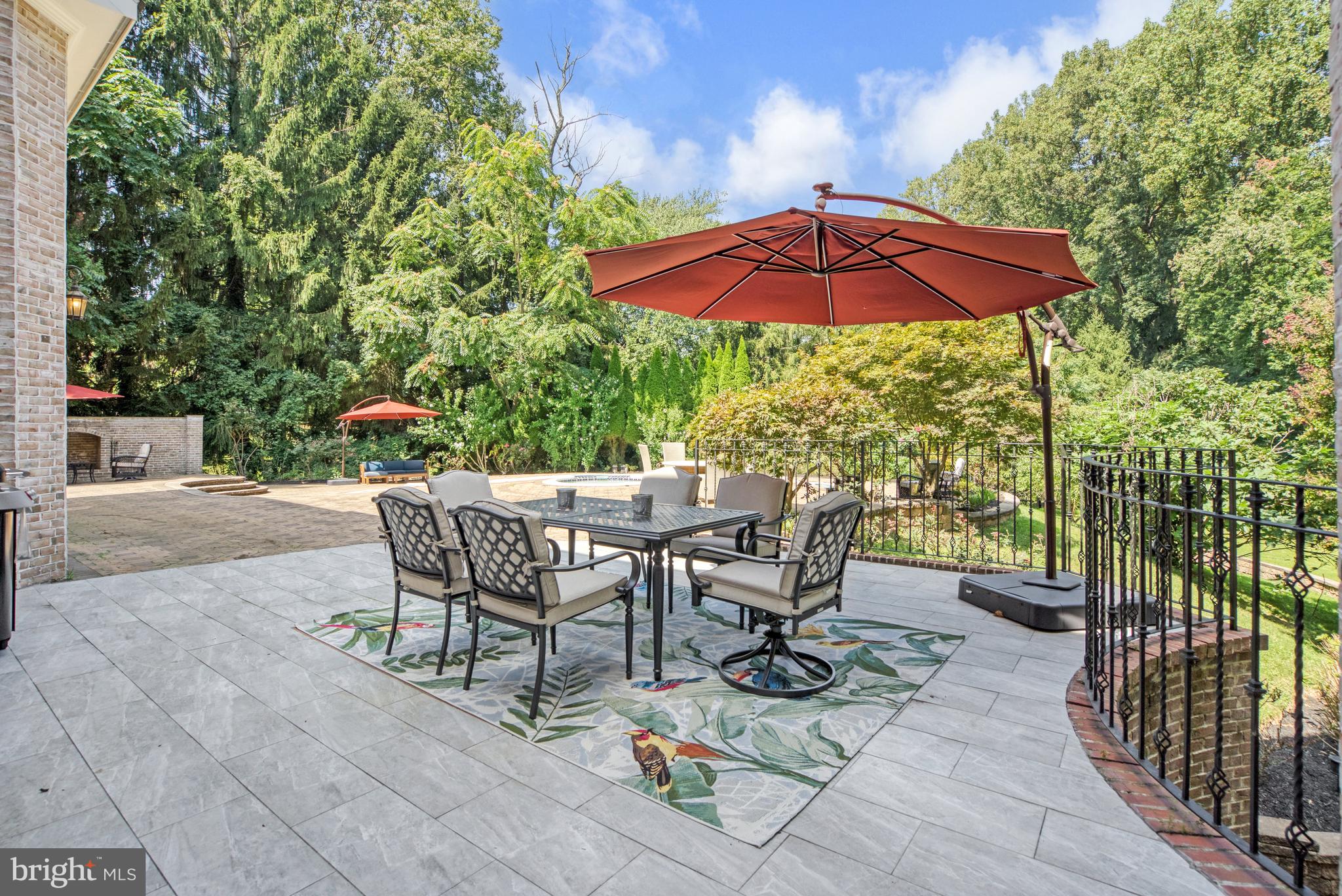 WOODSIDE ESTATES - Residential