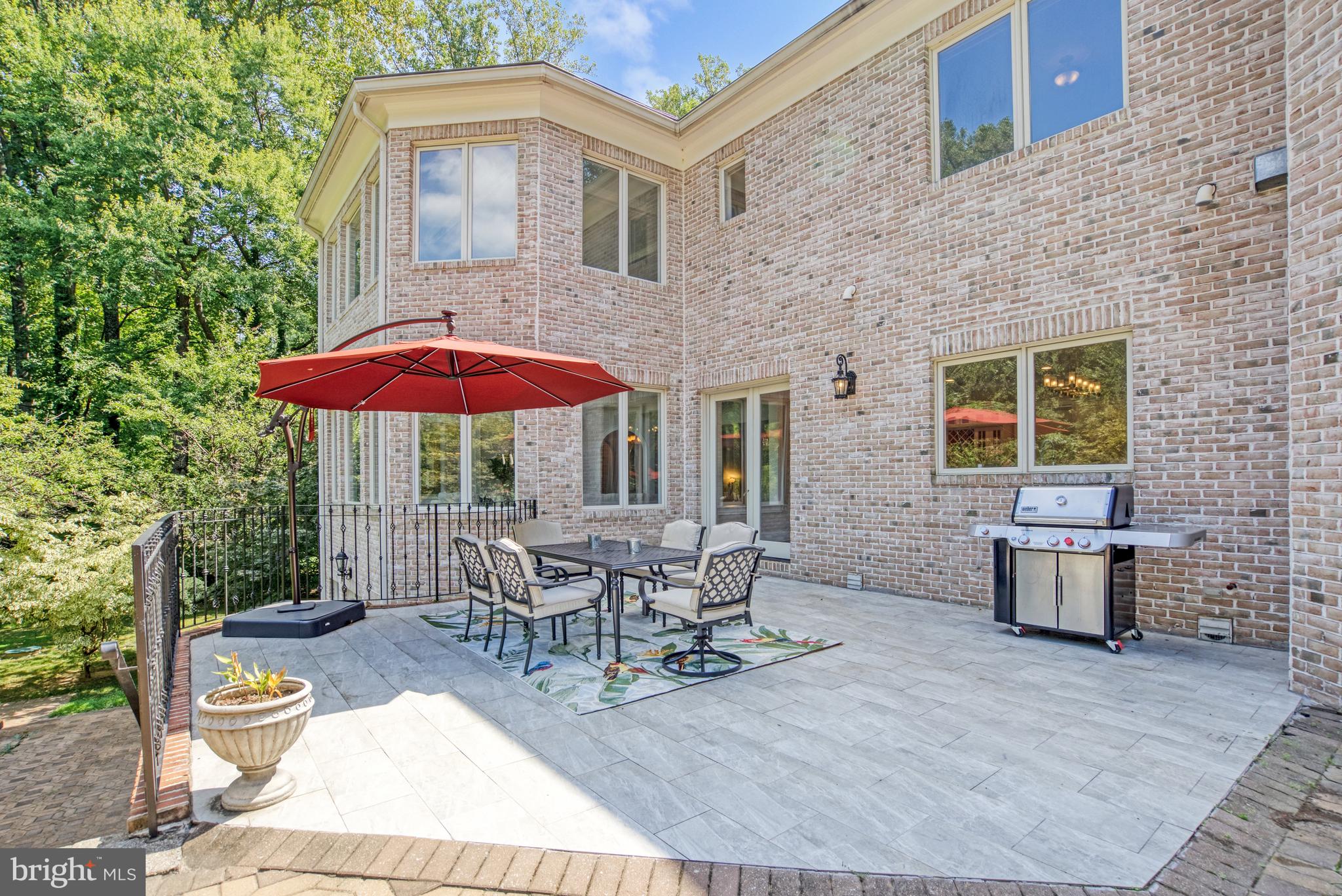 WOODSIDE ESTATES - Residential