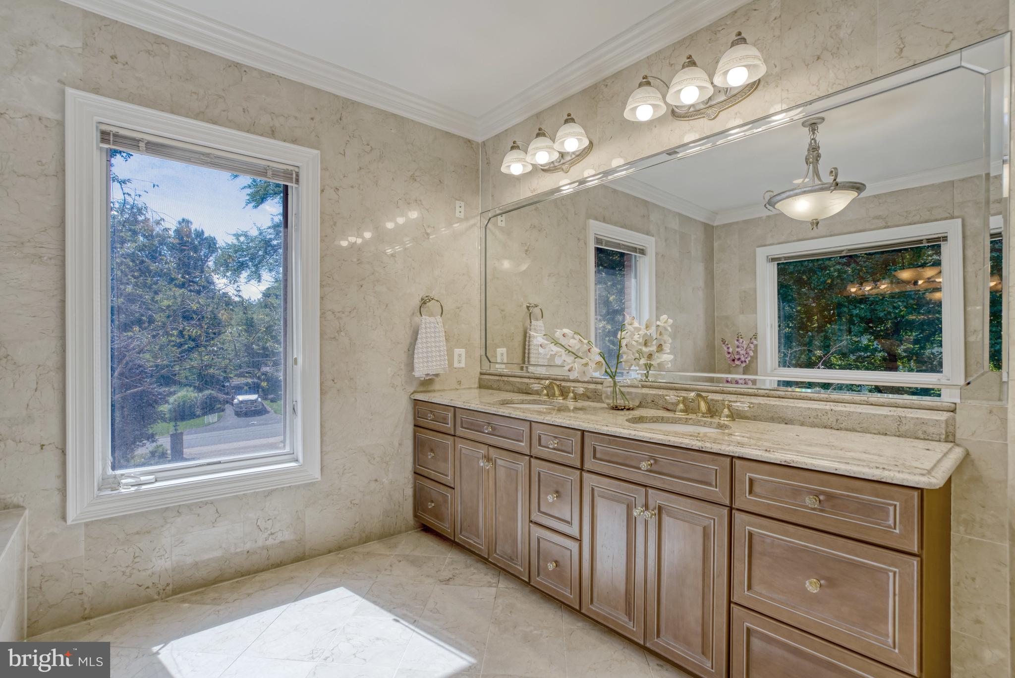 WOODSIDE ESTATES - Residential