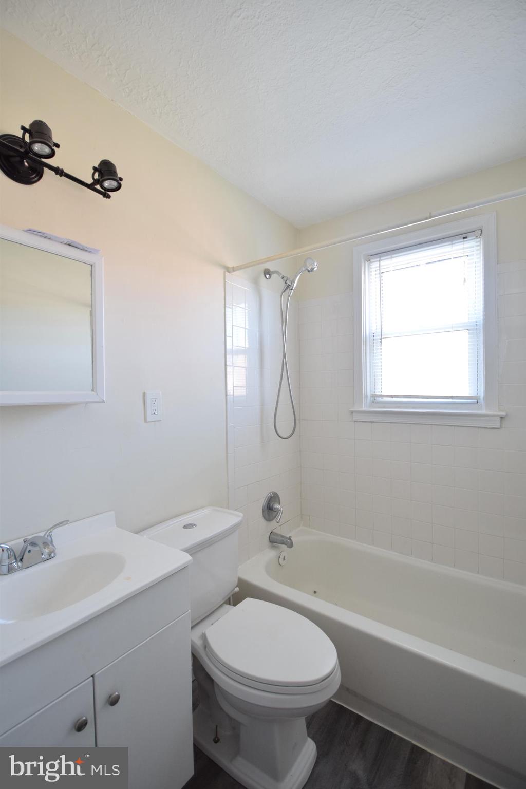 EDMONDSON - Residential Lease