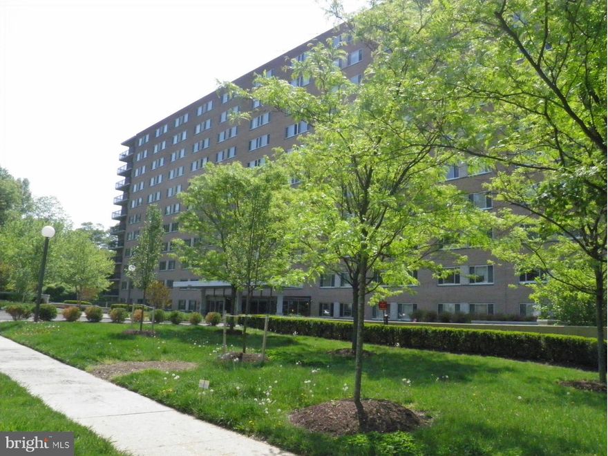 UPDATED JR 1 BEDROOM W/OPEN FLOOR PLAN.GOURMET KITCHEN.WOOD FLRS,LRGE CLOSETS,PANORAMIC VIEWS,MORE.RENT COVERS ALL UTILITIES,GARAGE PRKNG, AMENITIES.GREAT LOCATION.MINUTES TO D'TOWN SILVER SPRING METRO,DC,BETHESDA,NIH,495 & RC PARK/TRAILS. CASE BY CASE PET UNDER 15LBS W/ADDITIONAL PET FEE/DEPOSIT. CALL FOR REQUIREMENTS.APPLICATION FEE REQUIRED.