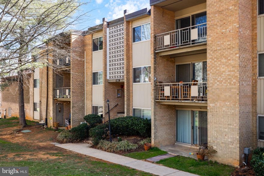 Renovated & Move-In Ready in Bethesda Park!
Discover the perfect turn-key opportunity at 5113 Crossfield Ct, #262! This beautifully updated 2-bedroom, 1-bath condo features fresh paint, new LVP flooring, crown molding throughout, new blinds, a new sliding glass door, new fridge, and new carpet—blending modern updates with comfort and style.
The kitchen shines with granite countertops, premium wood cabinetry, and updated appliances, while the walk-out balcony provides the perfect spot to relax and enjoy the fresh air.
Located just minutes from Pike & Rose and major commuter routes, this community offers fantastic amenities, including a swimming pool. Plus, the condo association covers all major utilities—including gas, water, trash, and snow removal—providing added convenience and value.
Don’t miss this opportunity!