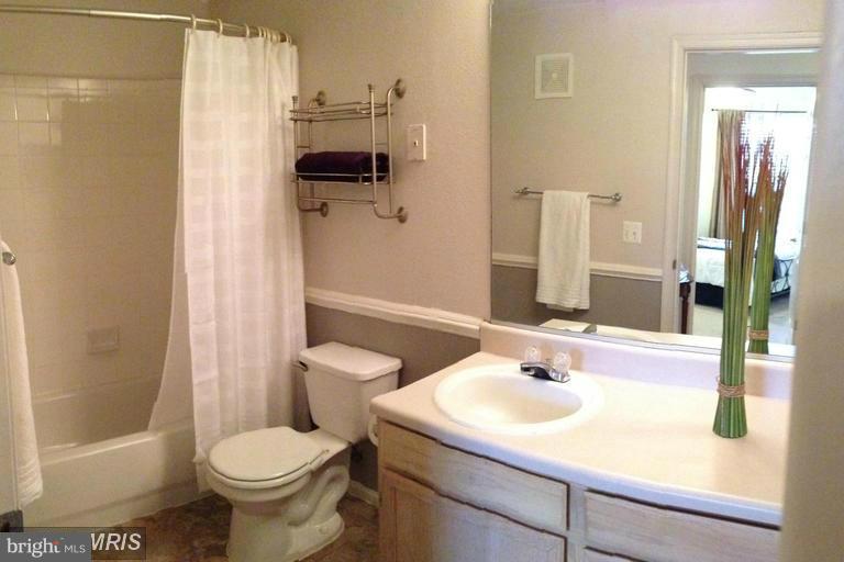 GATES OF MCLEAN - Residential