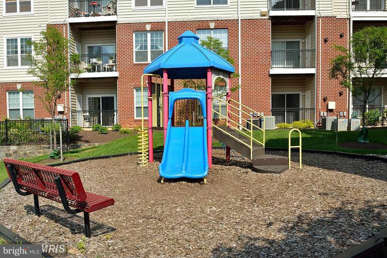 GATES OF MCLEAN - Residential