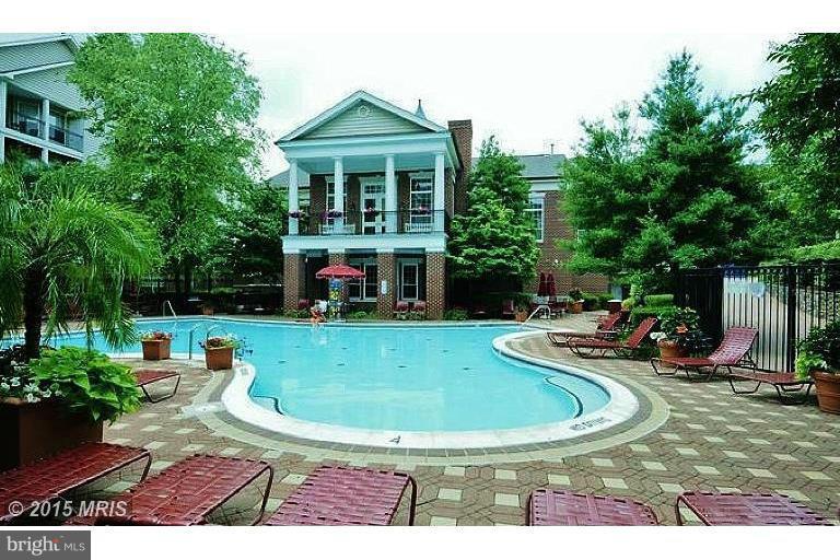 GATES OF MCLEAN - Residential