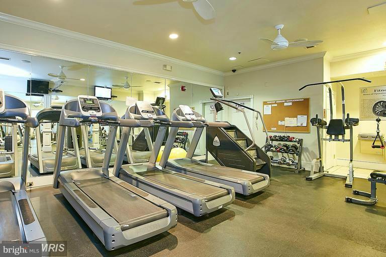 GATES OF MCLEAN - Residential