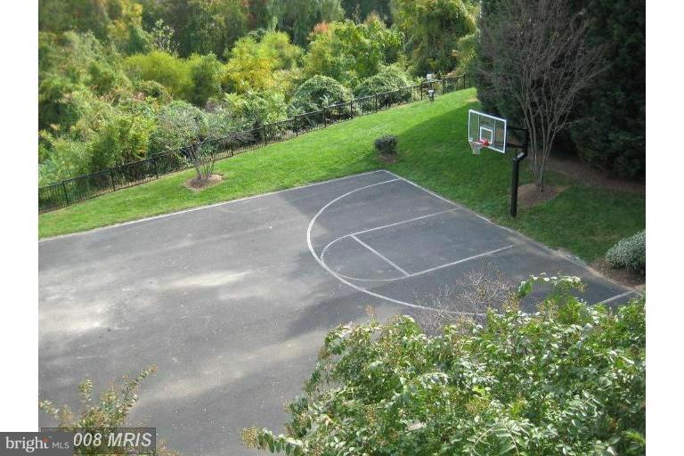 GATES OF MCLEAN - Residential