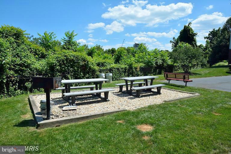 GATES OF MCLEAN - Residential