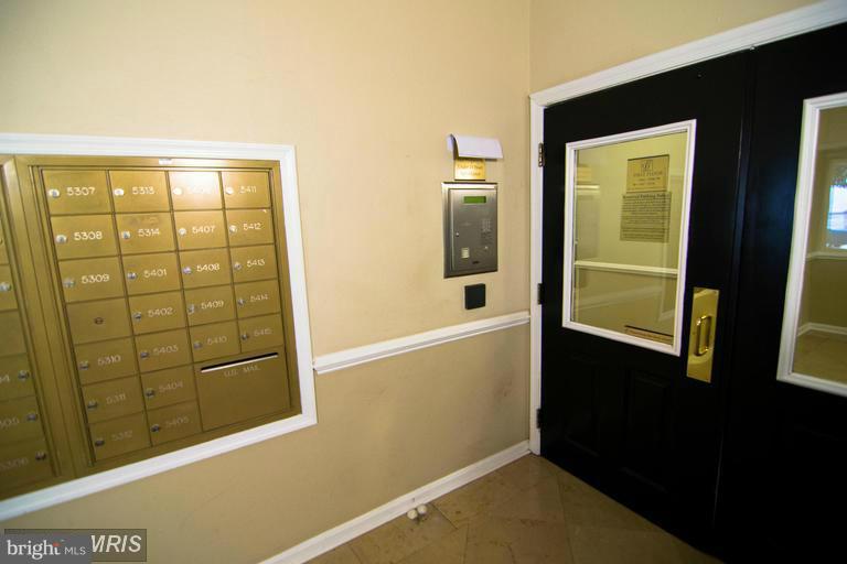 GATES OF MCLEAN - Residential