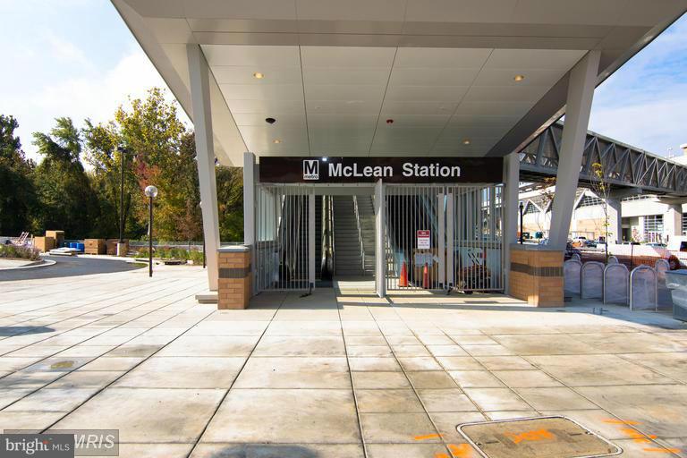 GATES OF MCLEAN - Residential