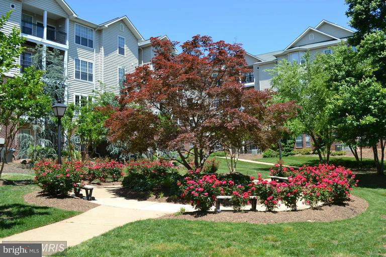 GATES OF MCLEAN - Residential