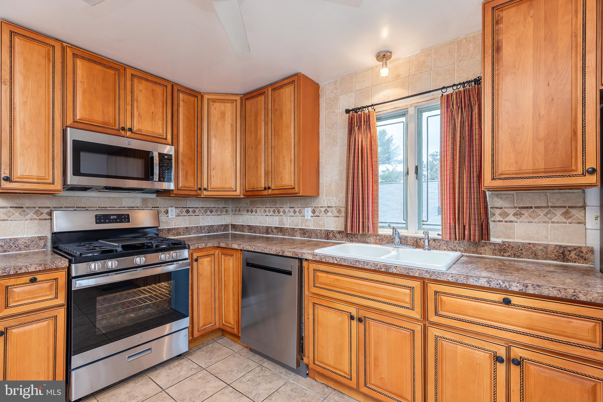 HILLSDALE ESTATES - Residential