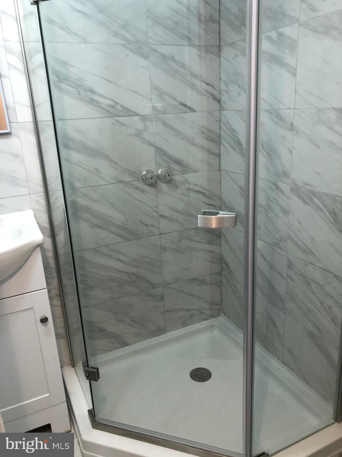 PARKWOOD - Residential Lease