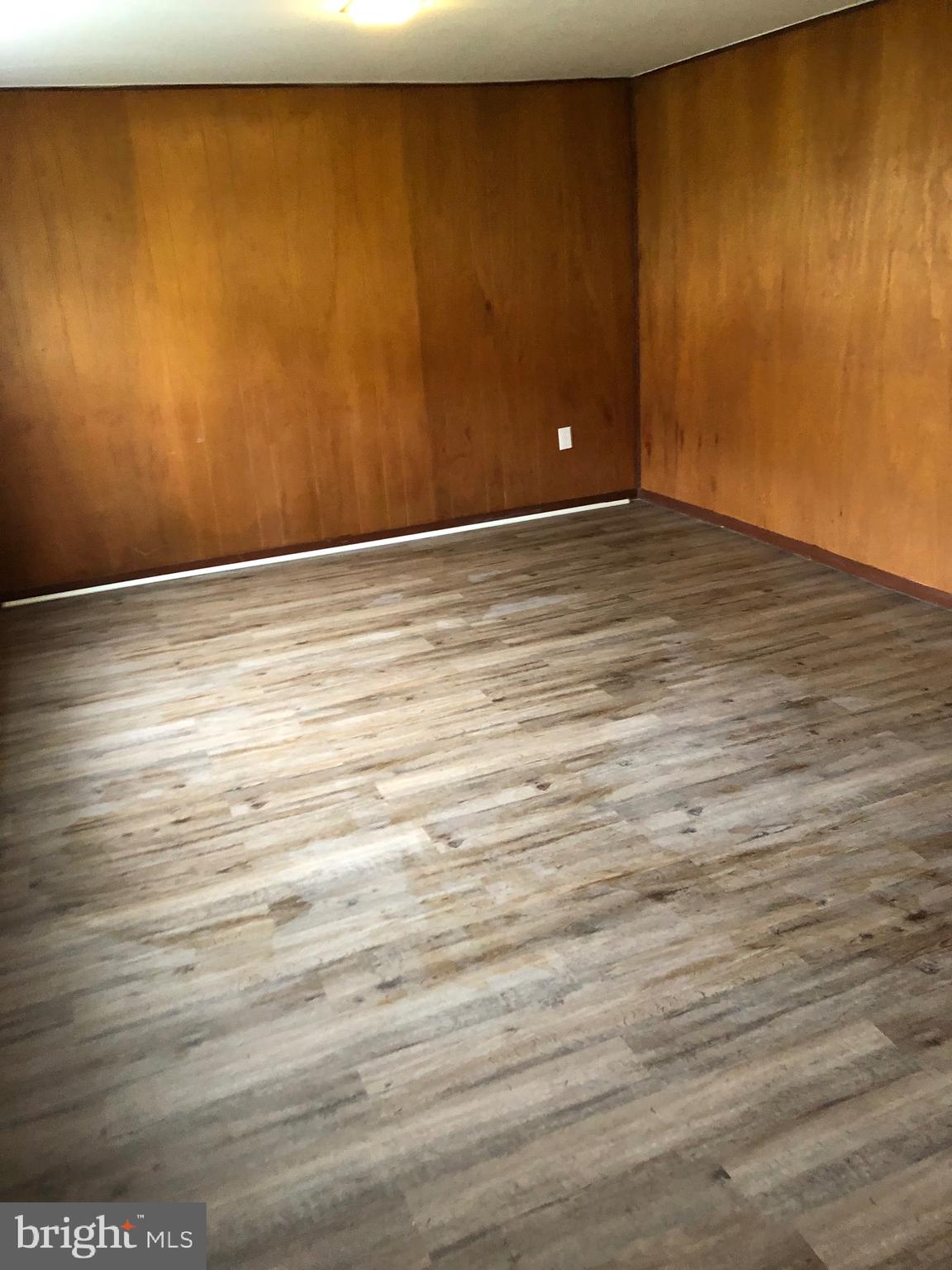 PARKWOOD - Residential Lease