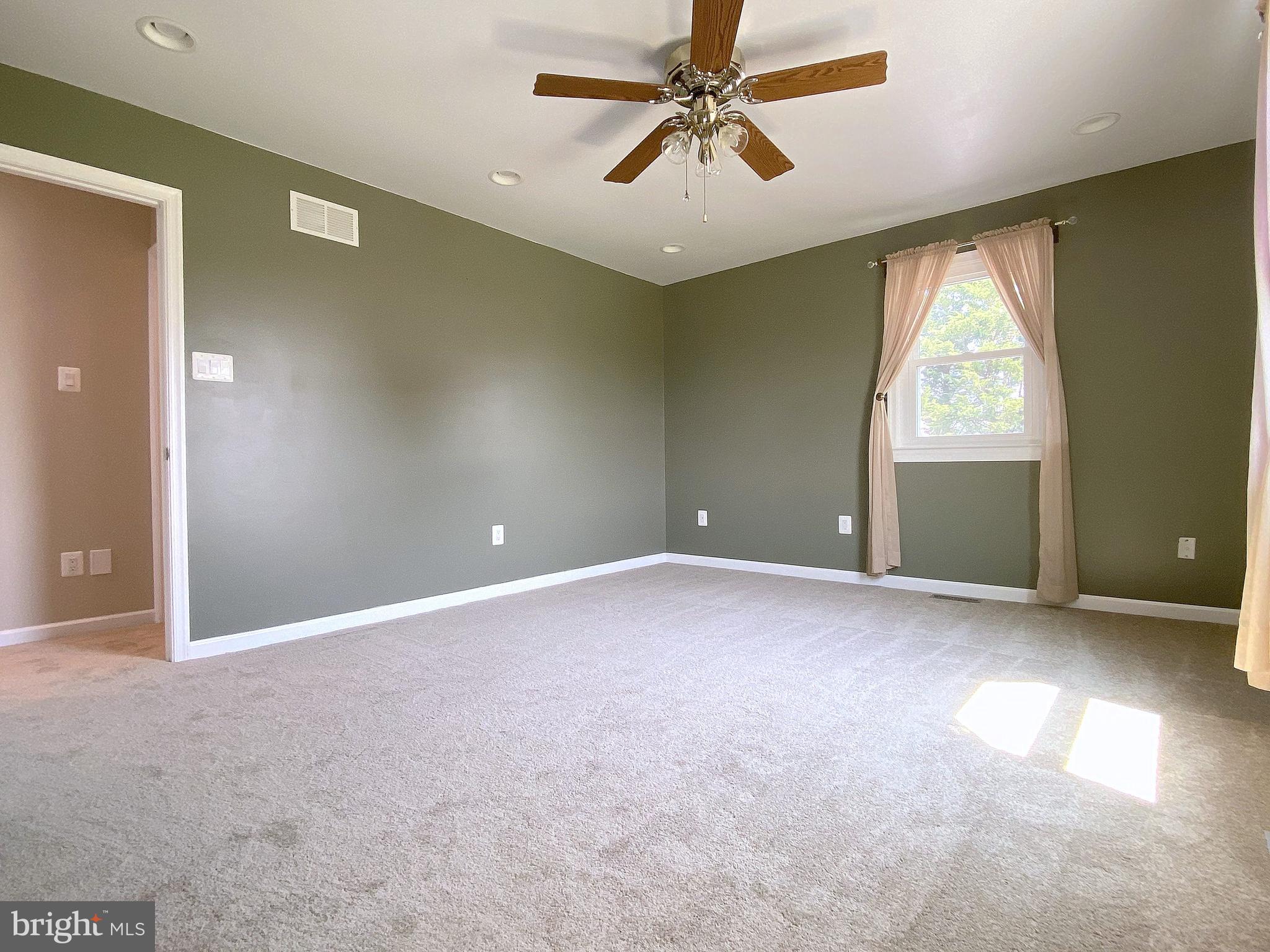 HAMPSTEAD - Residential