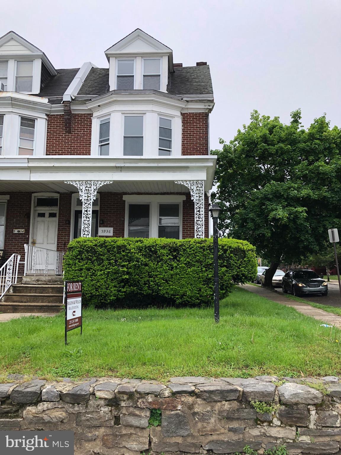 Renovated 1-Bedroom Apartment for Rent – Roxborough / Manayunk
📍 5936 Ridge Avenue, Philadelphia, PA 19128
Move right in to this recently renovated third-floor, 1-bedroom, 1-bath apartment on vibrant Ridge Avenue in the heart of Roxborough.
Apartment Features:
Updated kitchen with granite countertops, espresso cabinets, stainless steel appliances, and tile flooring
Fully updated bathroom with oversized tile shower, new vanity, toilet, and tile floor
Freshly painted walls, new carpet, and plenty of natural light
Shared laundry facilities in the basement
Street parking available + bike storage on covered front porch
Location Highlights:
Across the street from Acme and Rite Aid
Walking distance to local shops, dining, and neighborhood amenities
Easy access to Manayunk, Kelly Drive, Fairmount Park, and Center City
Septa Route 32 bus stops right outside the door, offering direct service to Center City
Lease Terms:
Tenant responsible for first month, last month, and security deposit at move-in
Owner is a licensed PA Real Estate Broker & Appraiser
This updated apartment offers the perfect mix of modern upgrades and urban convenience in one of Philadelphia’s most desirable neighborhoods.
📍 Keywords for search: Roxborough apartment for rent, Manayunk 1-bedroom, Philadelphia apartment with new kitchen, rental near Kelly Drive, renovated apartment Ridge Avenue.