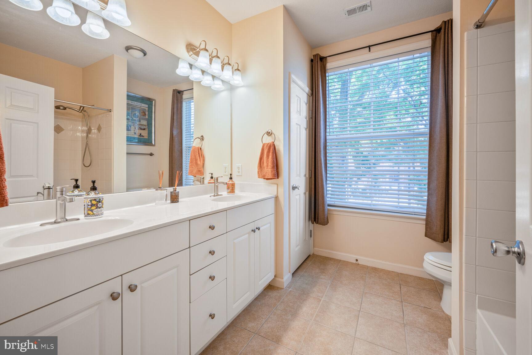 THE COLONNADE AT KENTLANDS - Residential