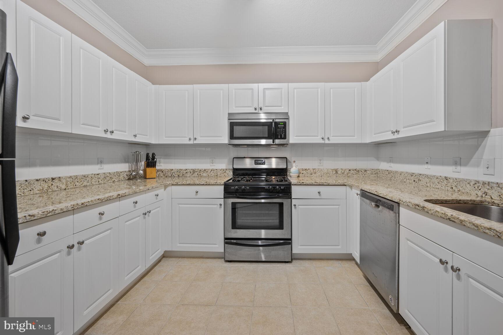 THE COLONNADE AT KENTLANDS - Residential