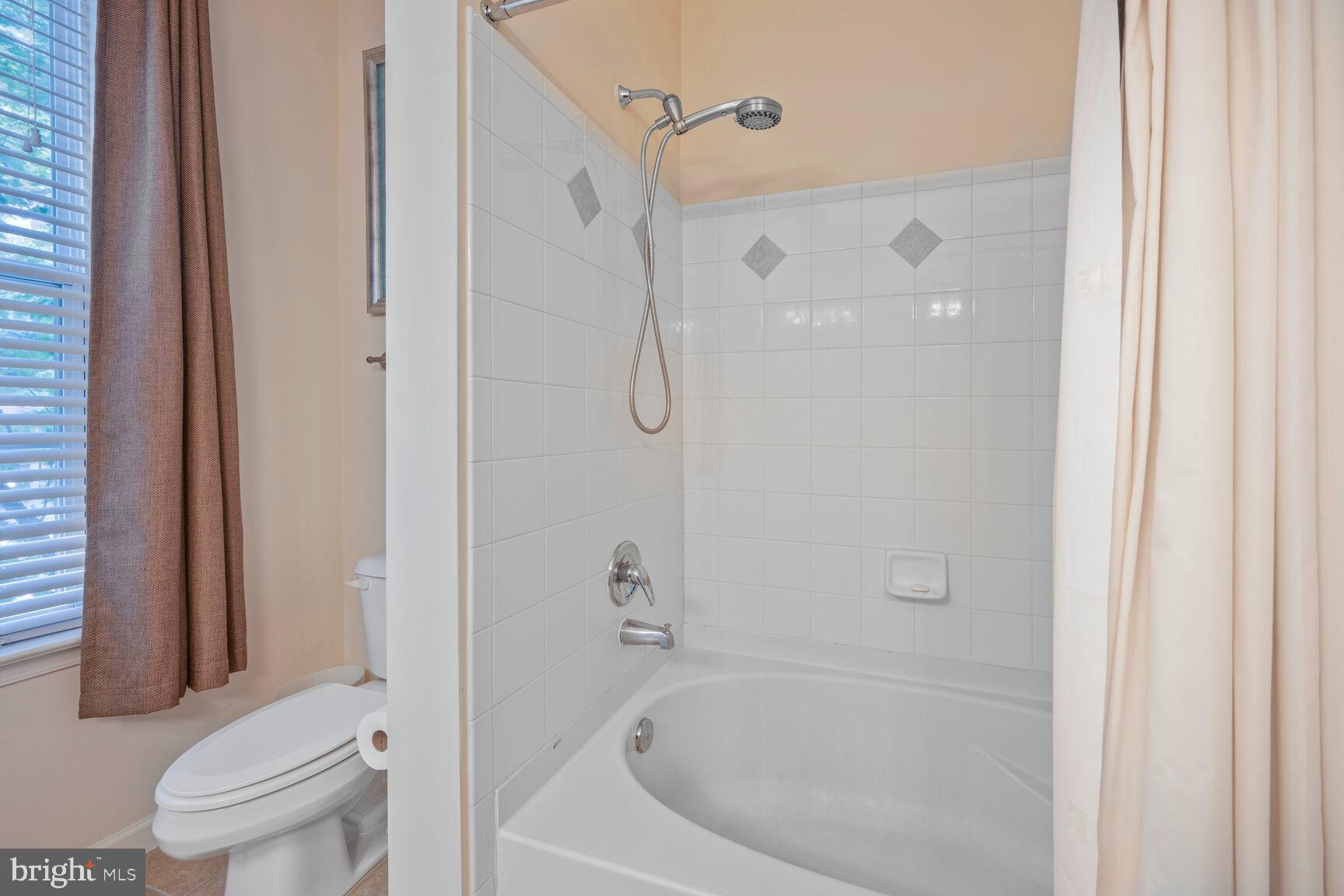 THE COLONNADE AT KENTLANDS - Residential