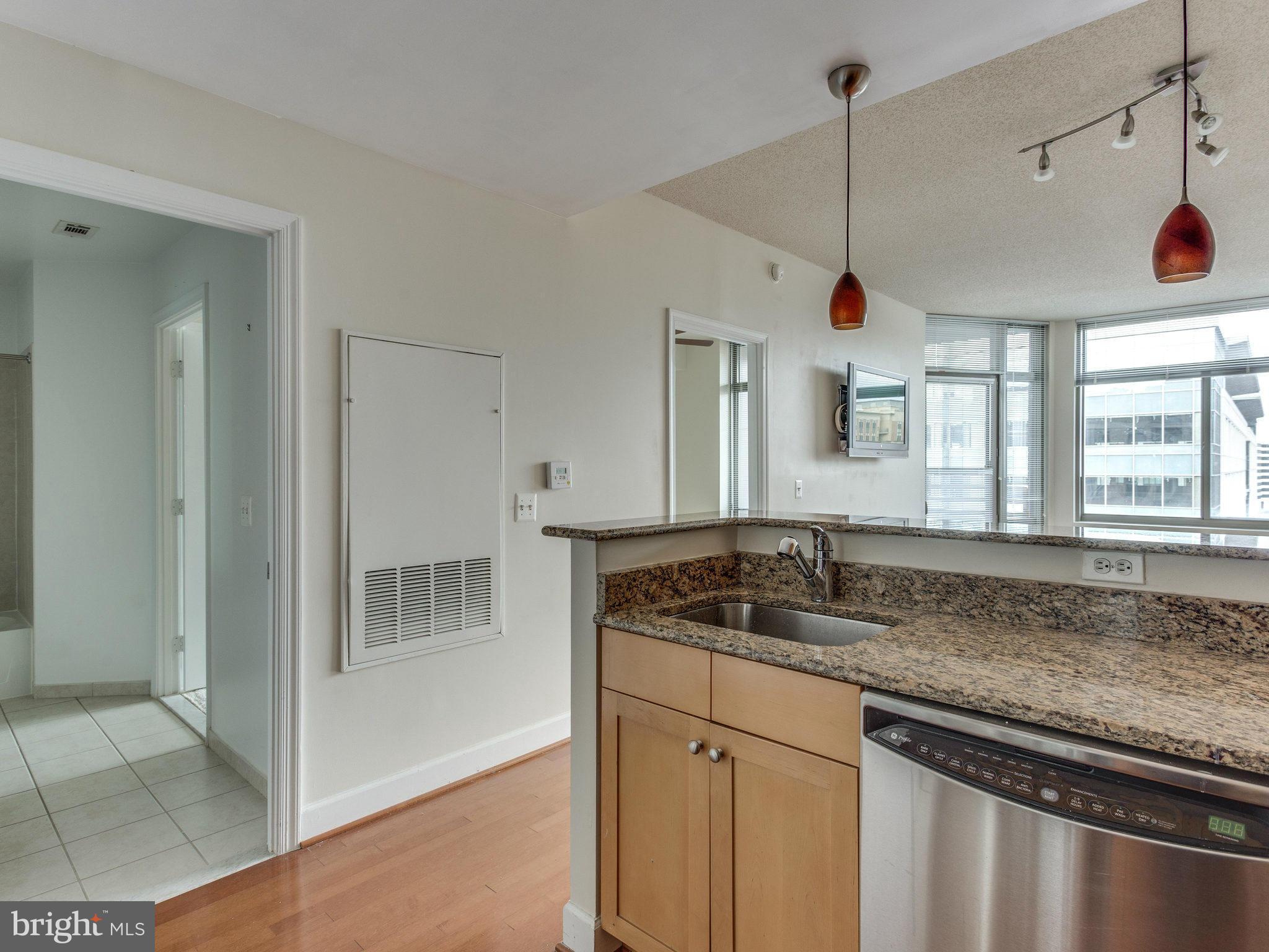 ECLIPSE ON CENTER PARK - Residential Lease