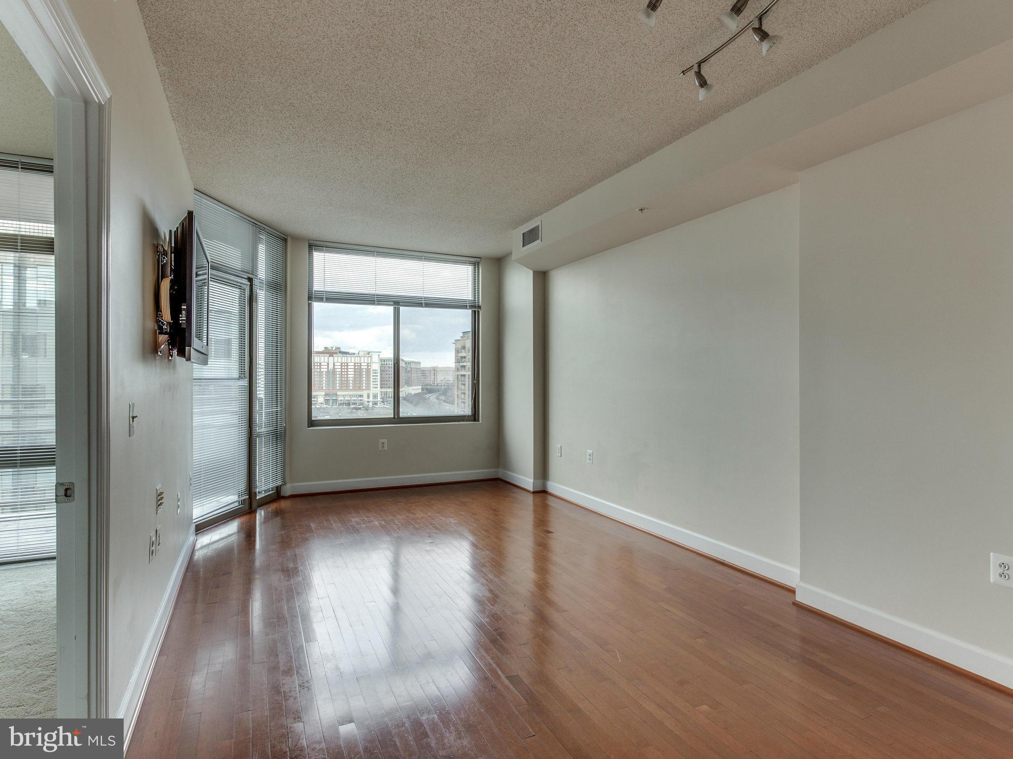 ECLIPSE ON CENTER PARK - Residential Lease