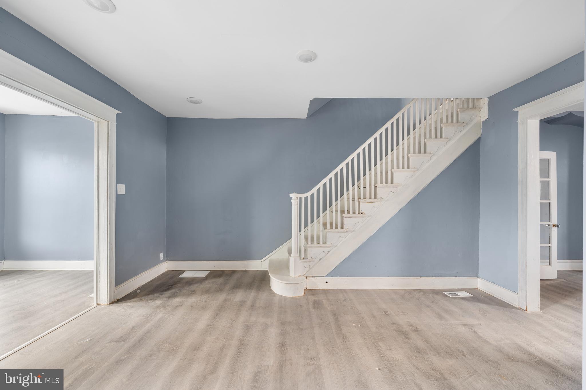 WEST OAK LANE - Residential