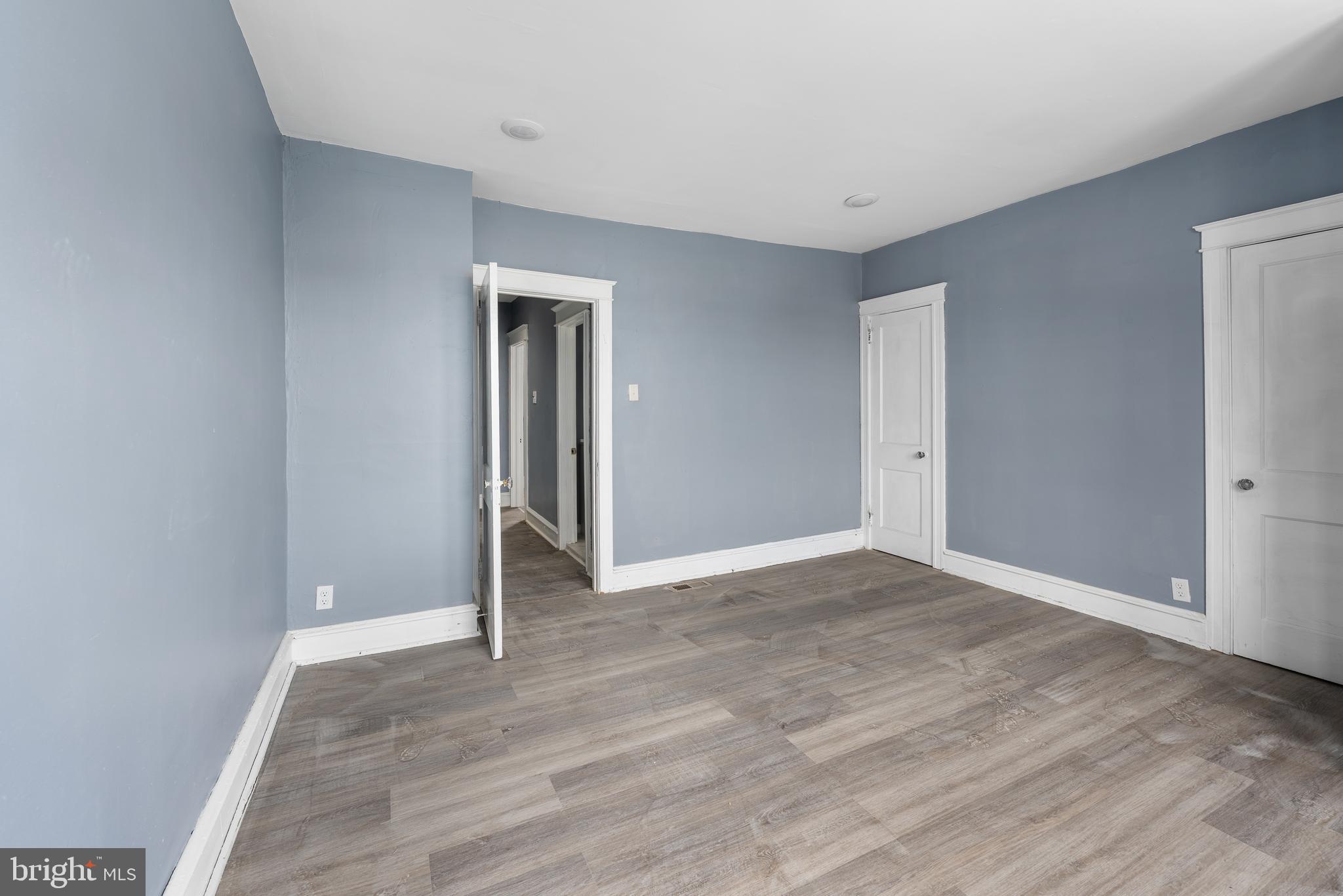 WEST OAK LANE - Residential