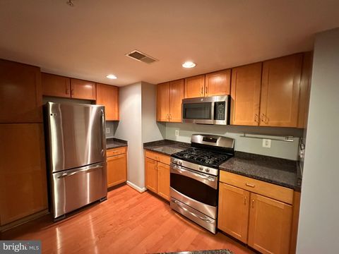 2220 FAIRFAX DRIVE 806 ARLINGTON VA 22201