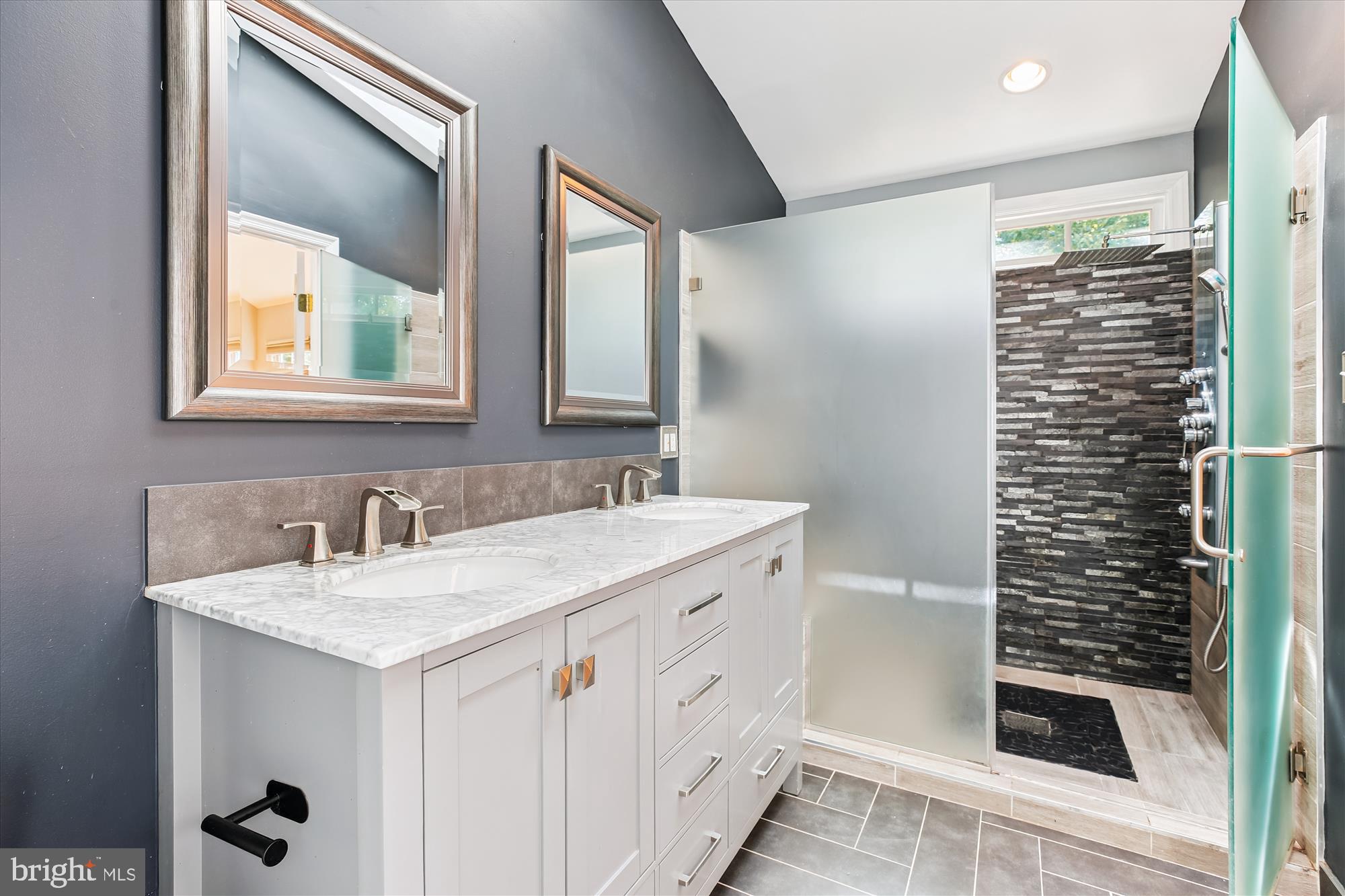 JAMES CREEK - Residential