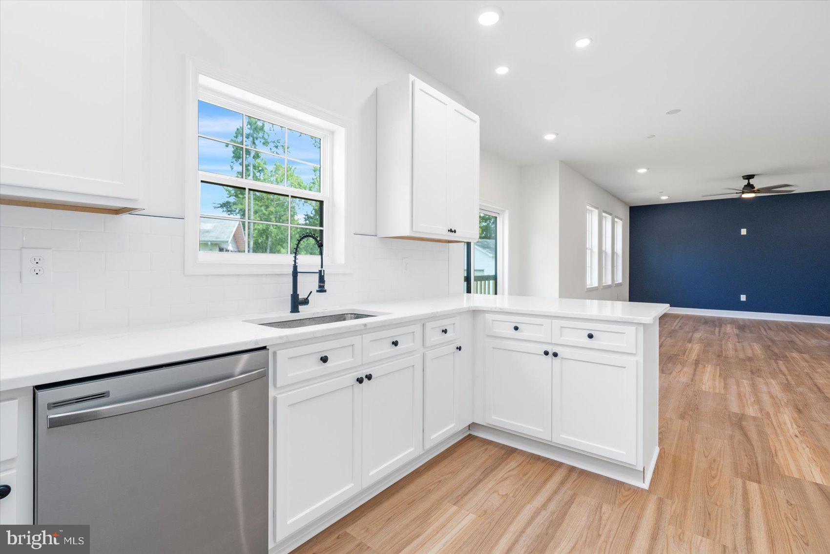 OLIVER BEACH - Residential