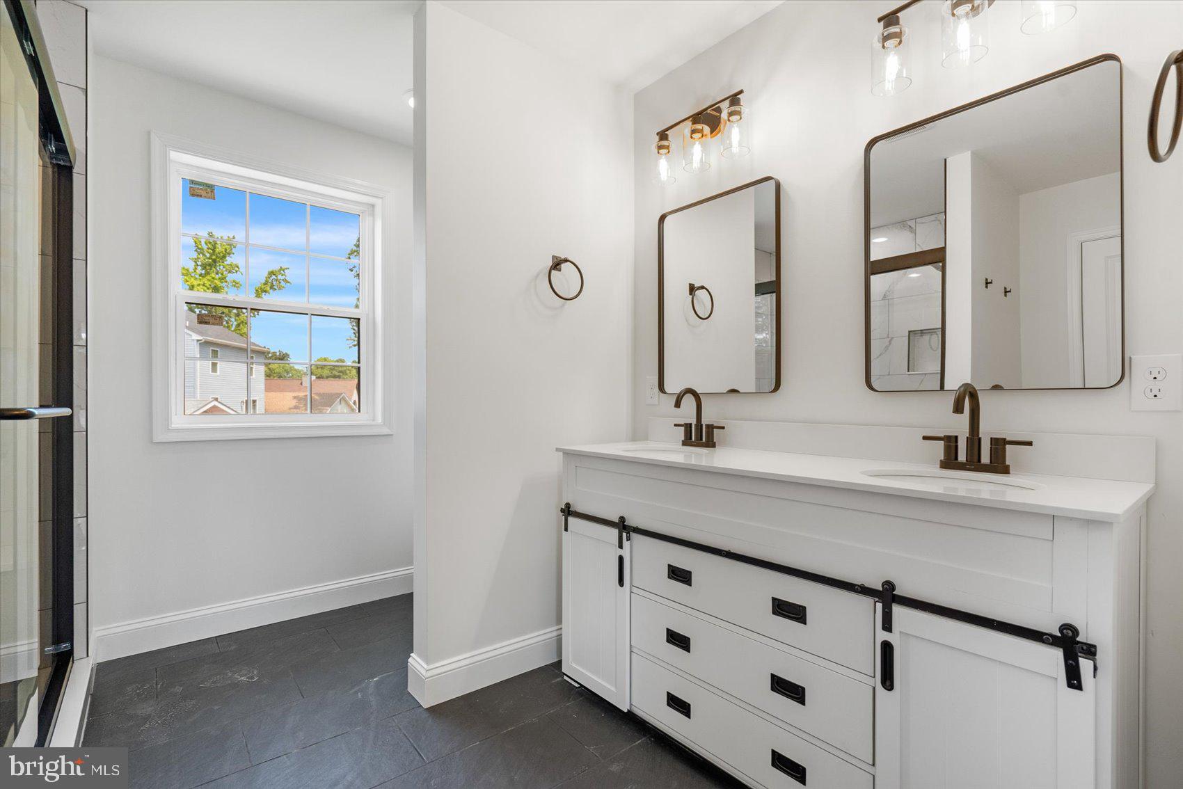 OLIVER BEACH - Residential