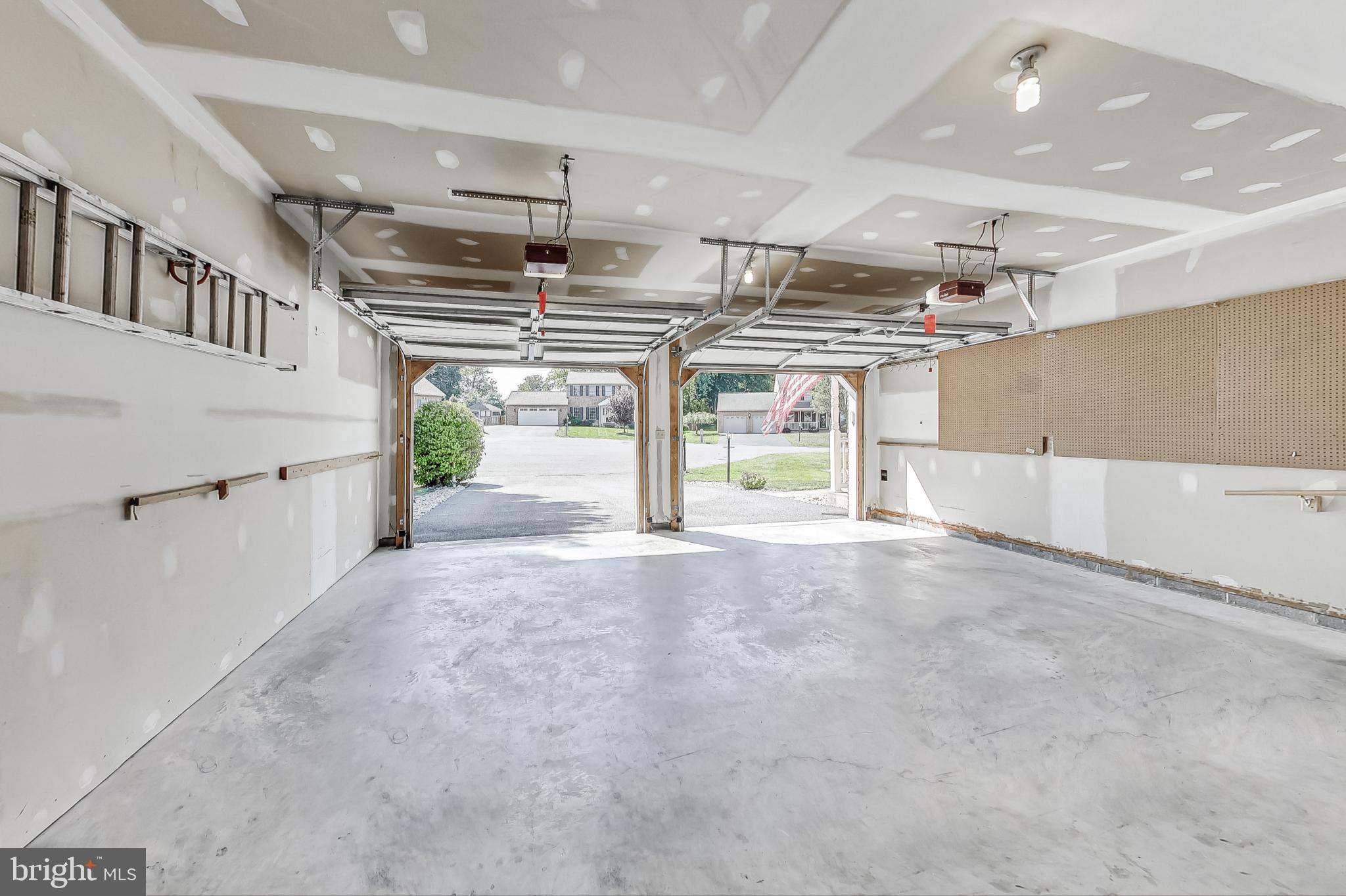 COLONIAL PARK EAST - Residential