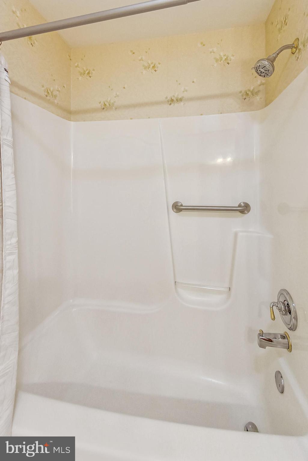 COLONIAL PARK EAST - Residential