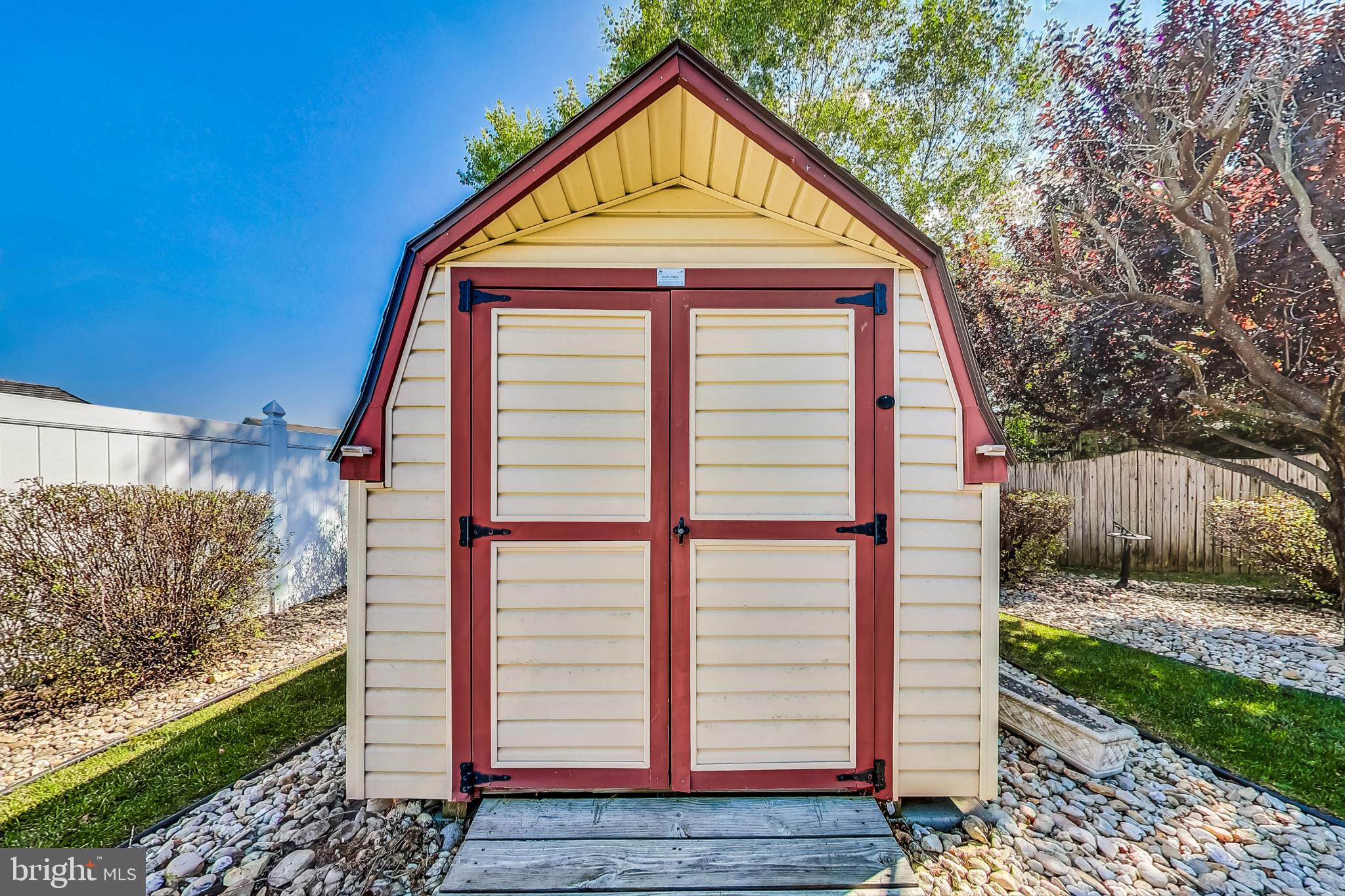 COLONIAL PARK EAST - Residential