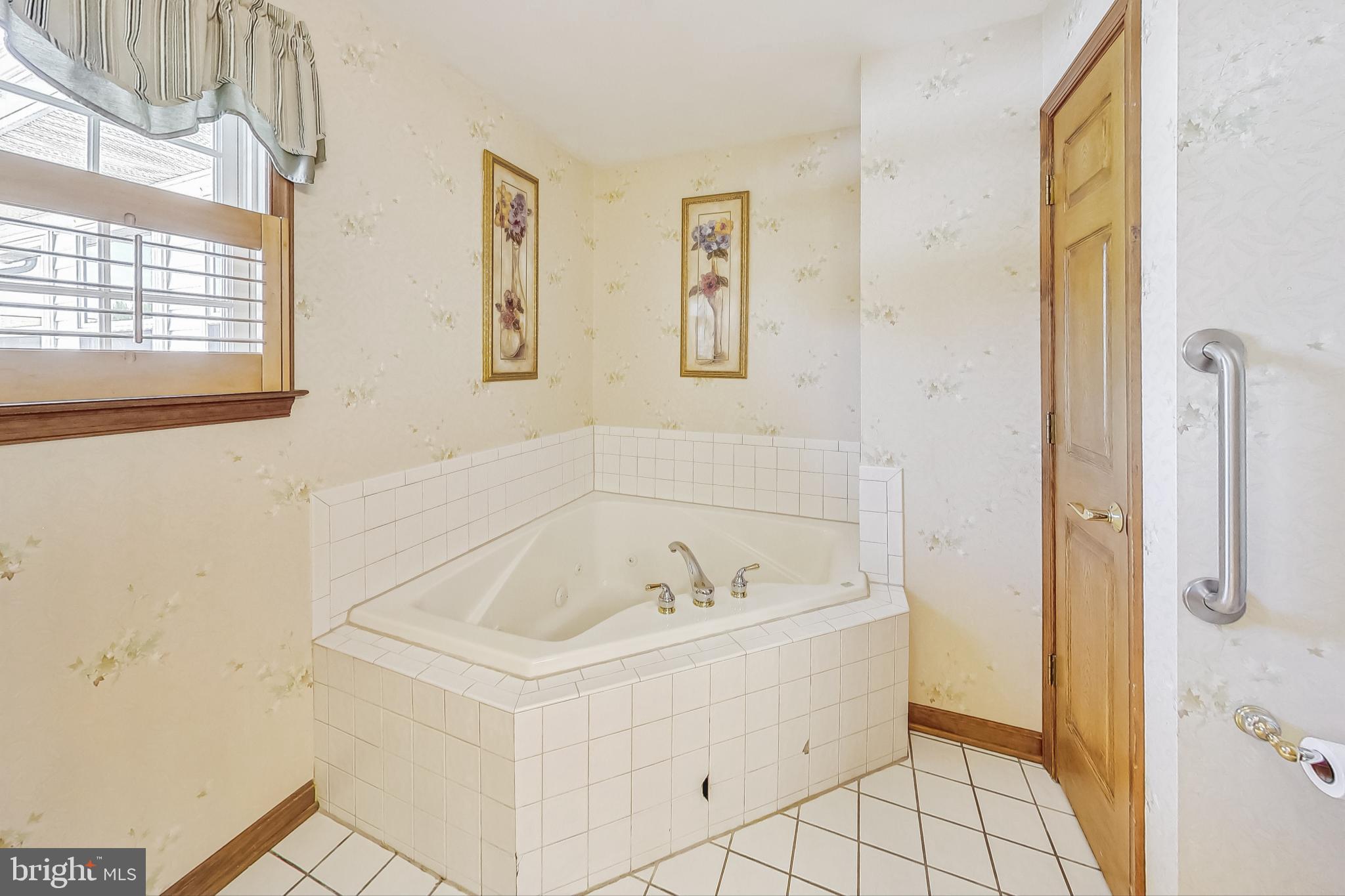 COLONIAL PARK EAST - Residential