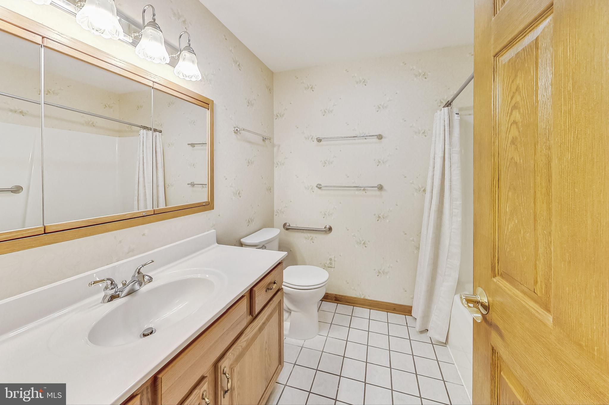 COLONIAL PARK EAST - Residential