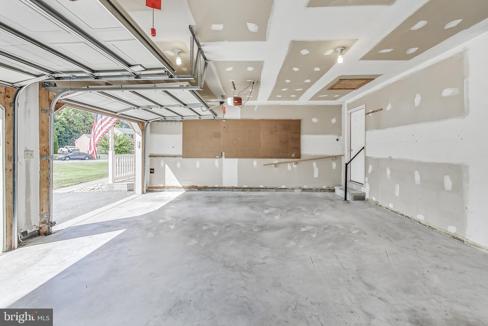 COLONIAL PARK EAST - Residential