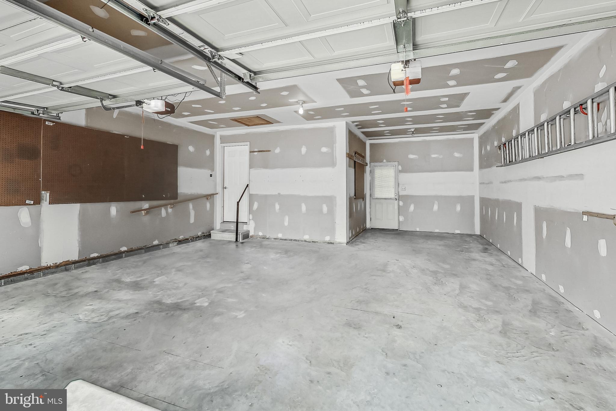 COLONIAL PARK EAST - Residential