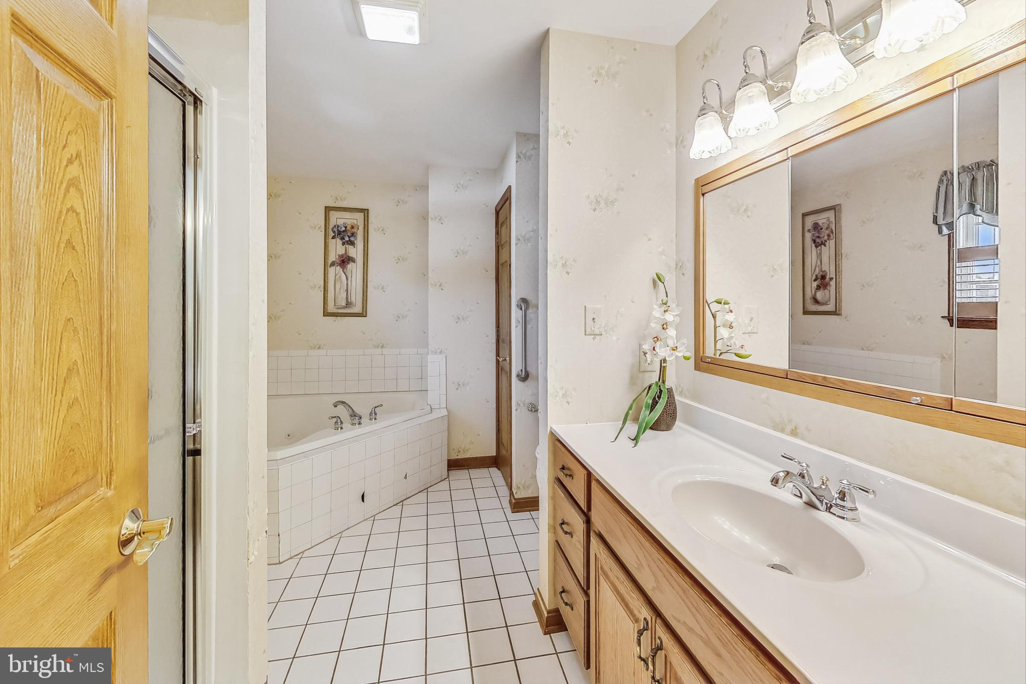 COLONIAL PARK EAST - Residential