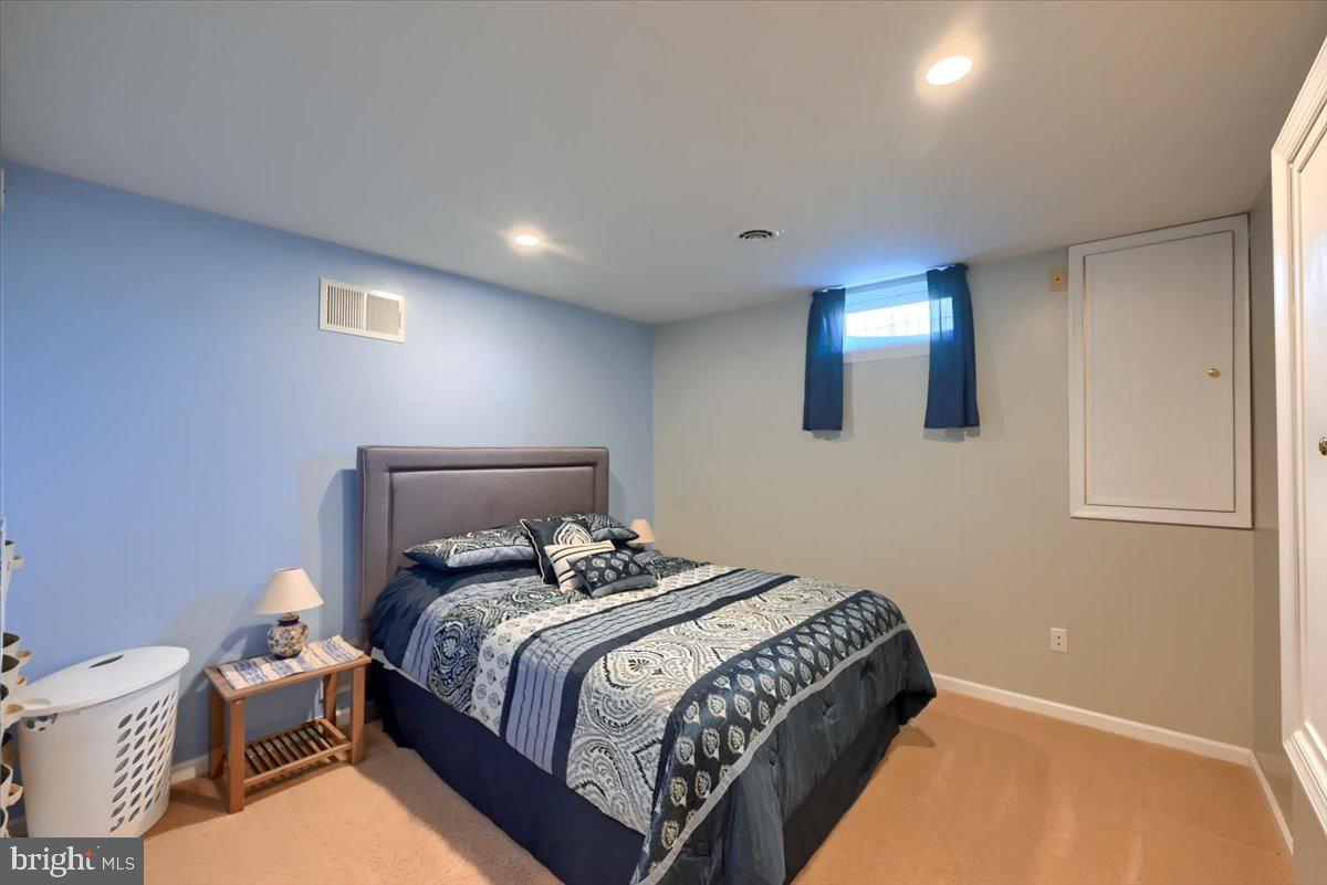 ALLWOOD MANOR - Residential