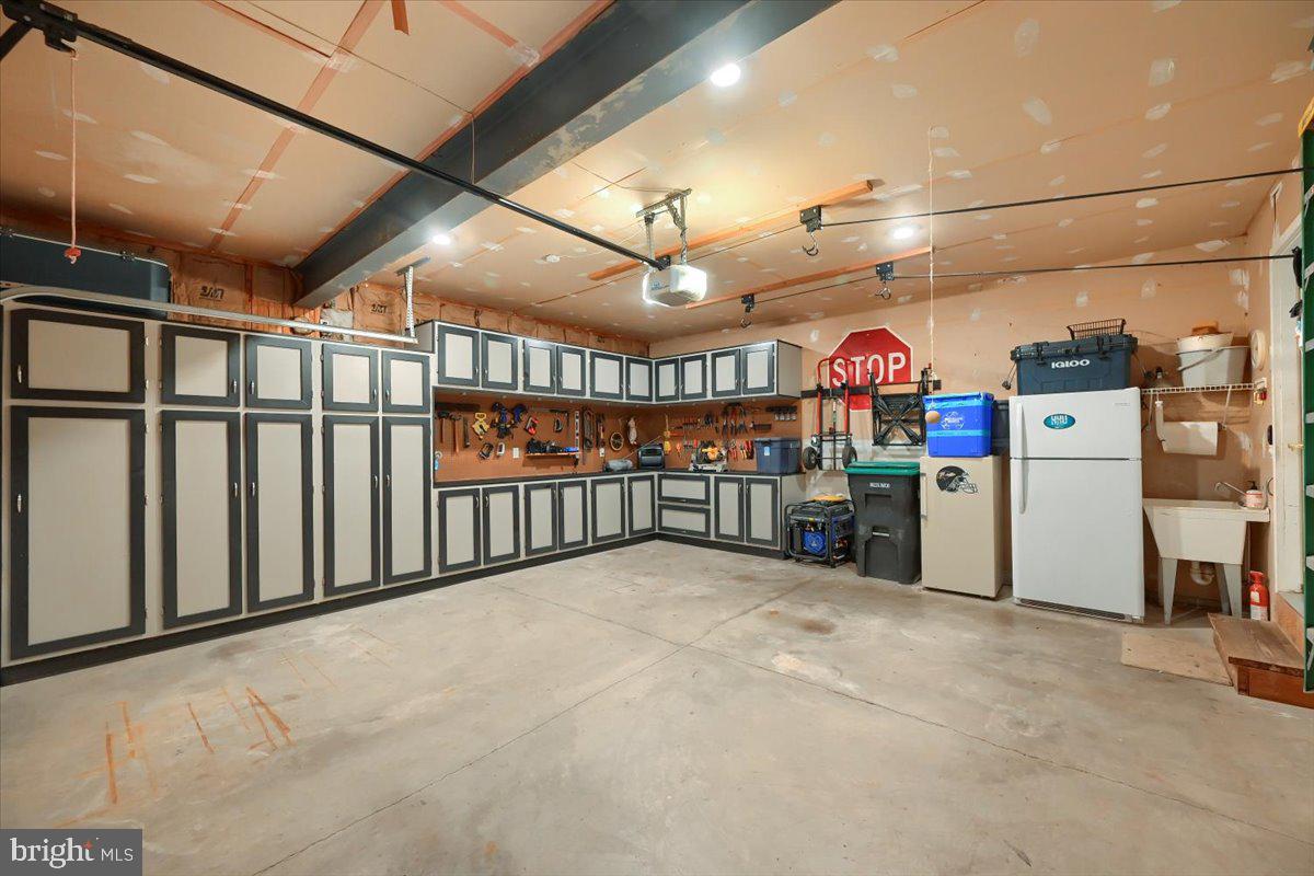 ALLWOOD MANOR - Residential