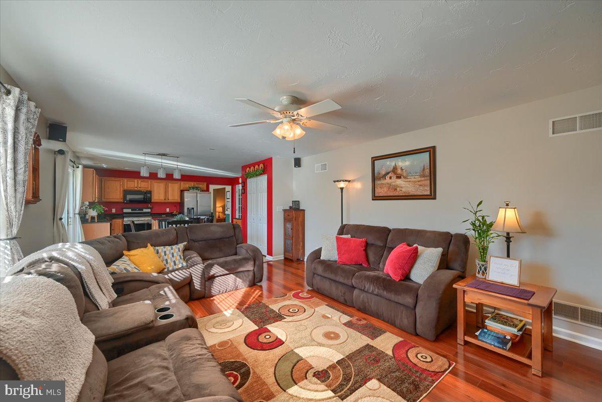 ALLWOOD MANOR - Residential