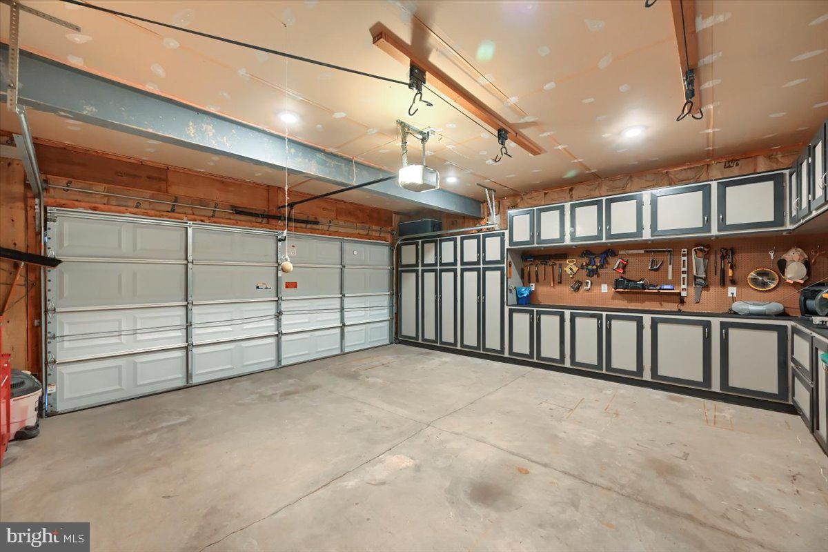 ALLWOOD MANOR - Residential