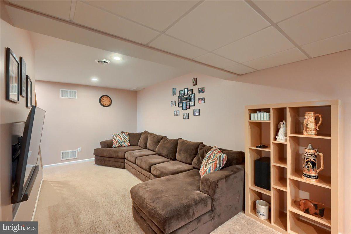 ALLWOOD MANOR - Residential