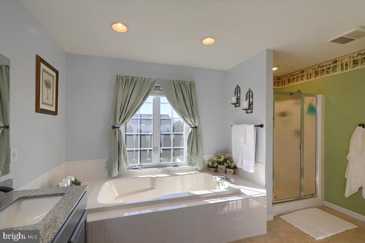 ALLWOOD MANOR - Residential