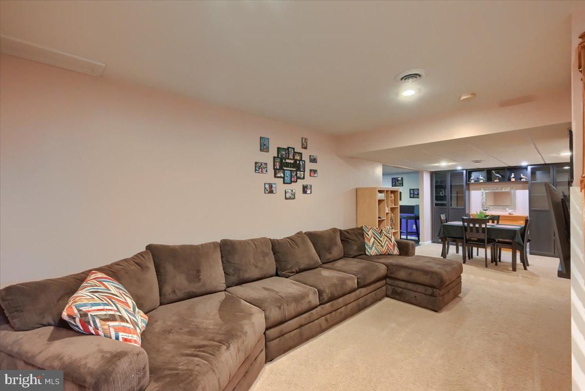 ALLWOOD MANOR - Residential