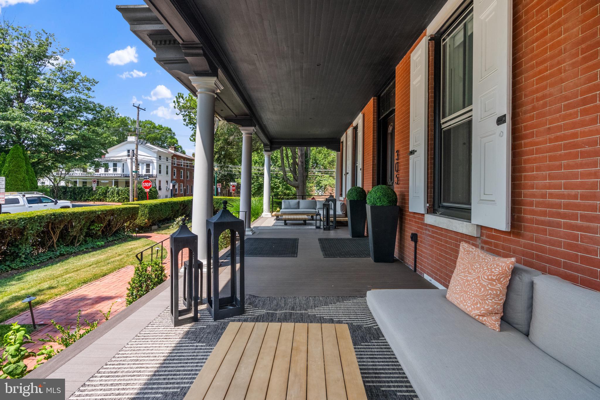 305 S WALNUT STREET